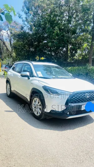 Toyota Corolla Cross Hybrid 2023 White