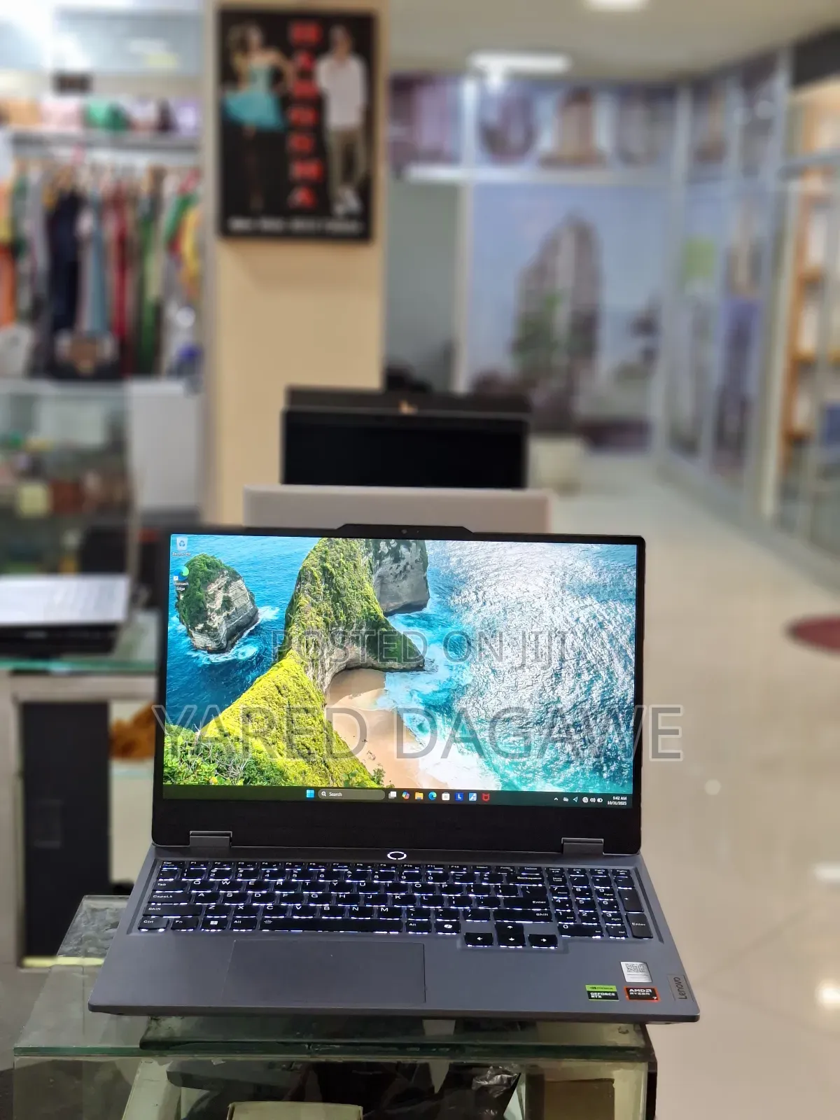 New Laptop Lenovo LOQ 15IRH8 16GB AMD Ryzen 7 SSD 1T