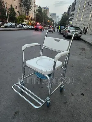 Photo - Commode Wheelchair奔者toilet Wheelchair痲你commode Wheelchair為主wheelchair