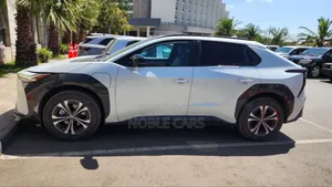 Photo - New Toyota bZ4X 2024 Ivory