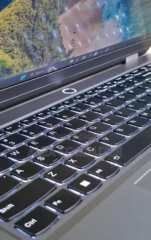 New Laptop Lenovo LOQ 15IRH8 16GB AMD Ryzen 7 SSD 1T