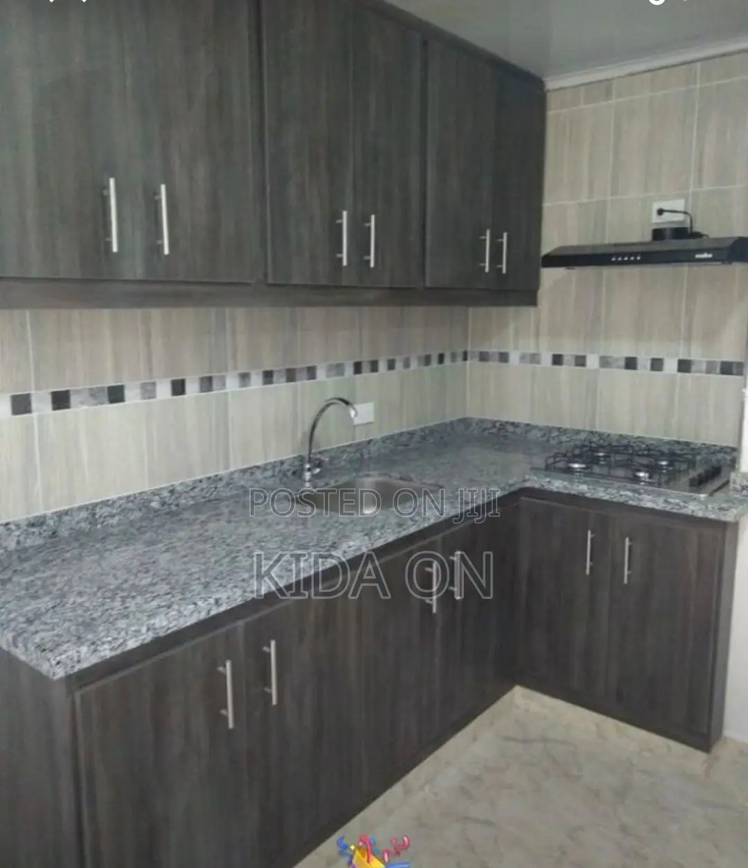 ግድግዳ ላይ ለሚገጠሙ ኪችኖች