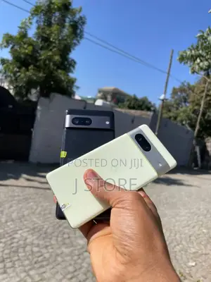 Photo - New Apple iPhone 11 128 GB Purple