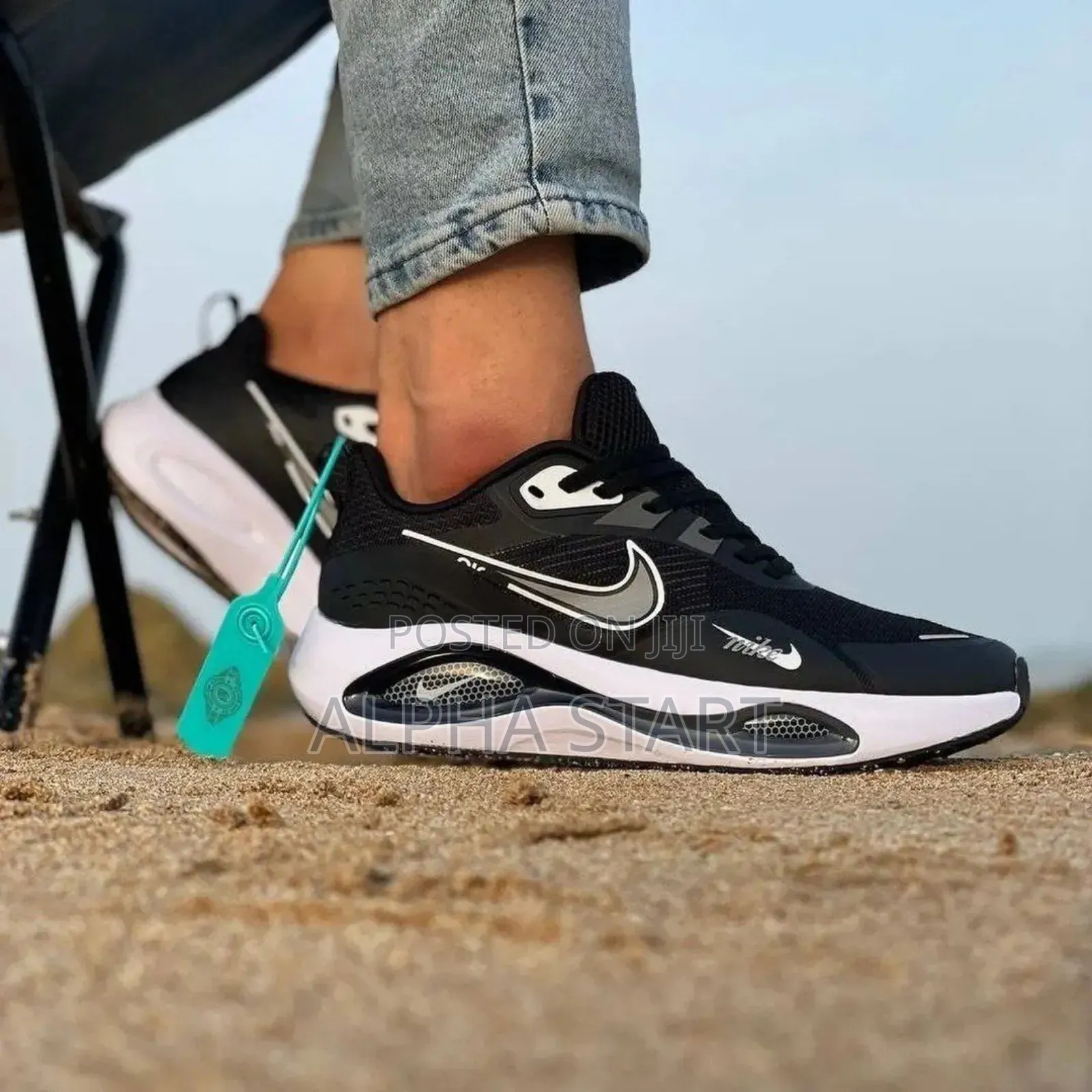 Nike Zoom Sneaker
 Made in Vietnam