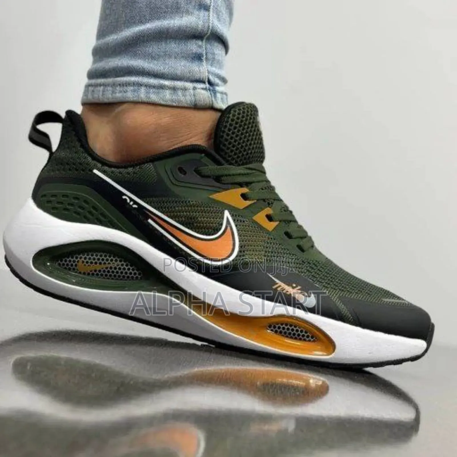 Nike Zoom Sneaker
 Made in Vietnam