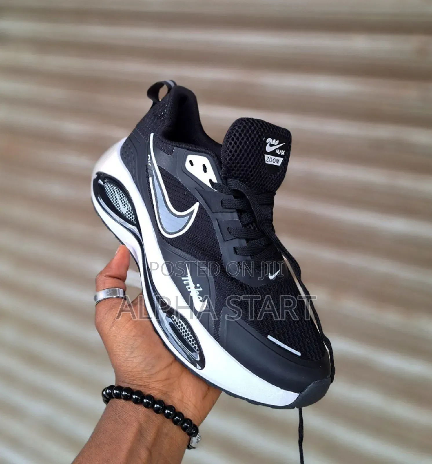 Nike Zoom Sneaker
Smooth New Colo  Made in Vietnam