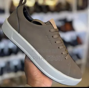 New Arrival Rushine Flat Sneakers Made in Vietnam Size -- 39--44