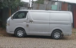 Photo - Toyota HiAce 2006 Silver