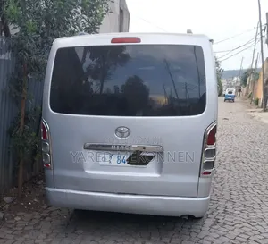 Toyota HiAce 2006 Silver