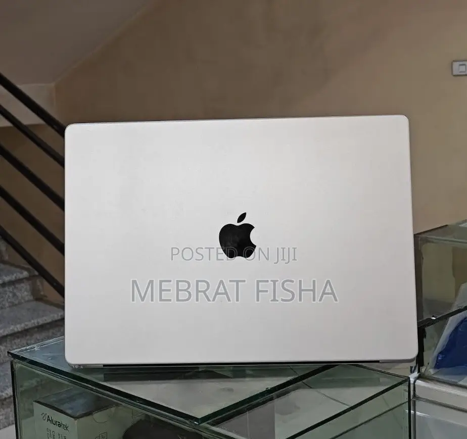 New Laptop Apple MacBook Pro M1 16GB Apple M1 Pro SSD 1T