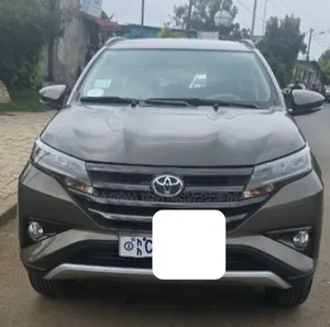 Photo - Toyota Rush 2022 Maroon