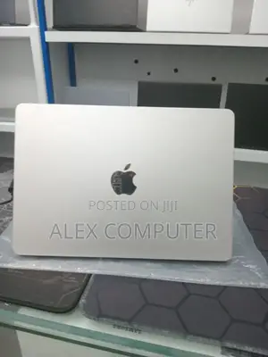 New Laptop Apple MacBook Air 2022 M2 8GB Apple M2 SSD 512GB