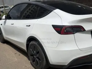 Tesla Model Y 2023 Ivory