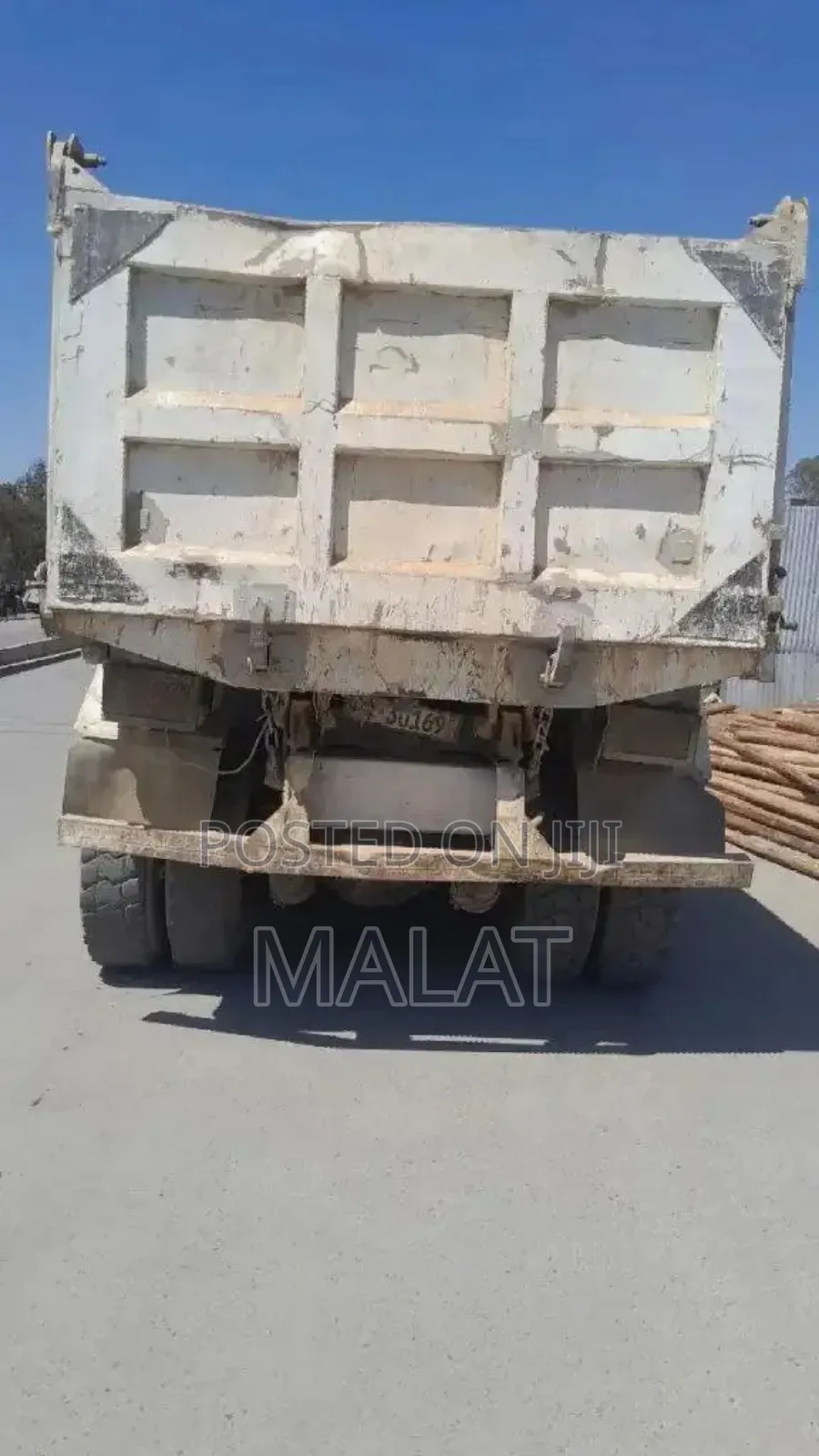 በጣም በጣም አስቸኳይ ነዉ Nissan Diesel Model: 2006 Price: 3.7m