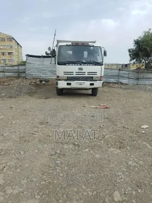 በጣም በጣም አስቸኳይ ነዉ Nissan Diesel Model: 2006 Price: 3.7m