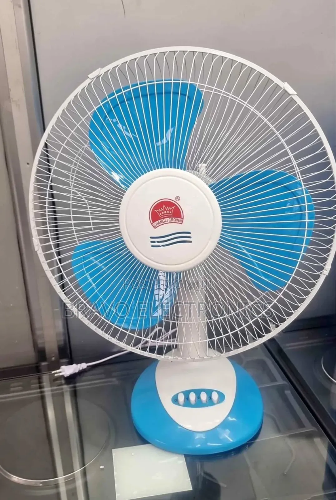 Shape Trust 16” Table Fan – Cool Air, High Power!