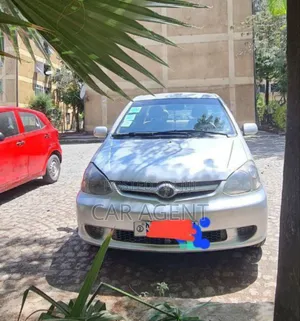 Photo - Toyota Platz 2005 Silver