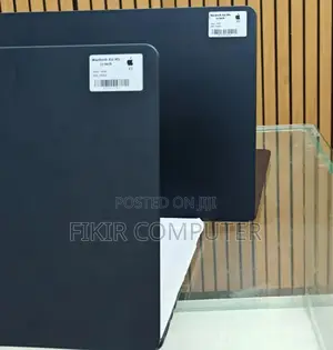 New Apple MacBook Air 2024 M3 13-Inch 16GB Intel Core M3 SSD 256GB