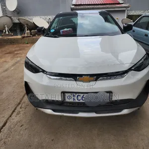 Photo - Chevrolet Menlo 61.1 kWh FWD 2023 White
