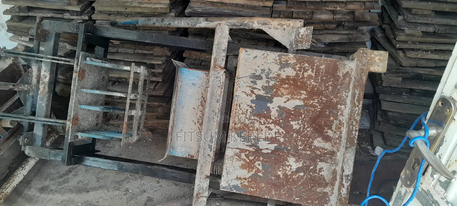 Concrete Block Manufacturing Machine