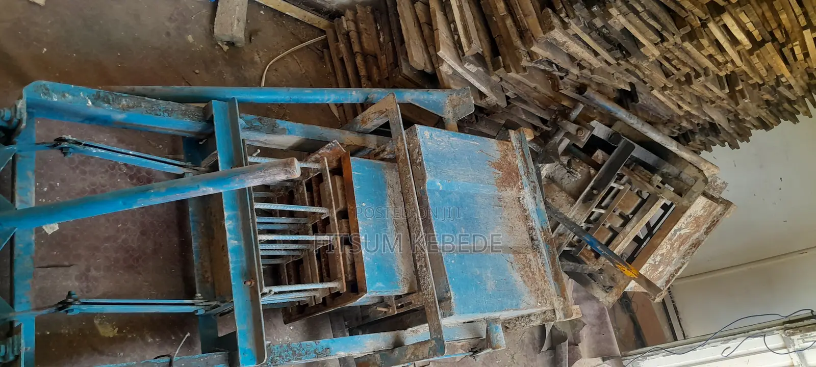 Concrete Block Manufacturing Machine