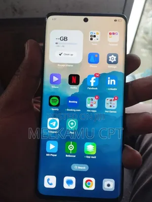 Photo - New Oppo Reno8 T 5G 256 GB Black