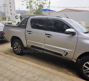Toyota Hilux 2019 Silver