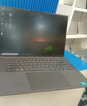 New Laptop Dell 16GB Intel Core I7 SSD 512GB