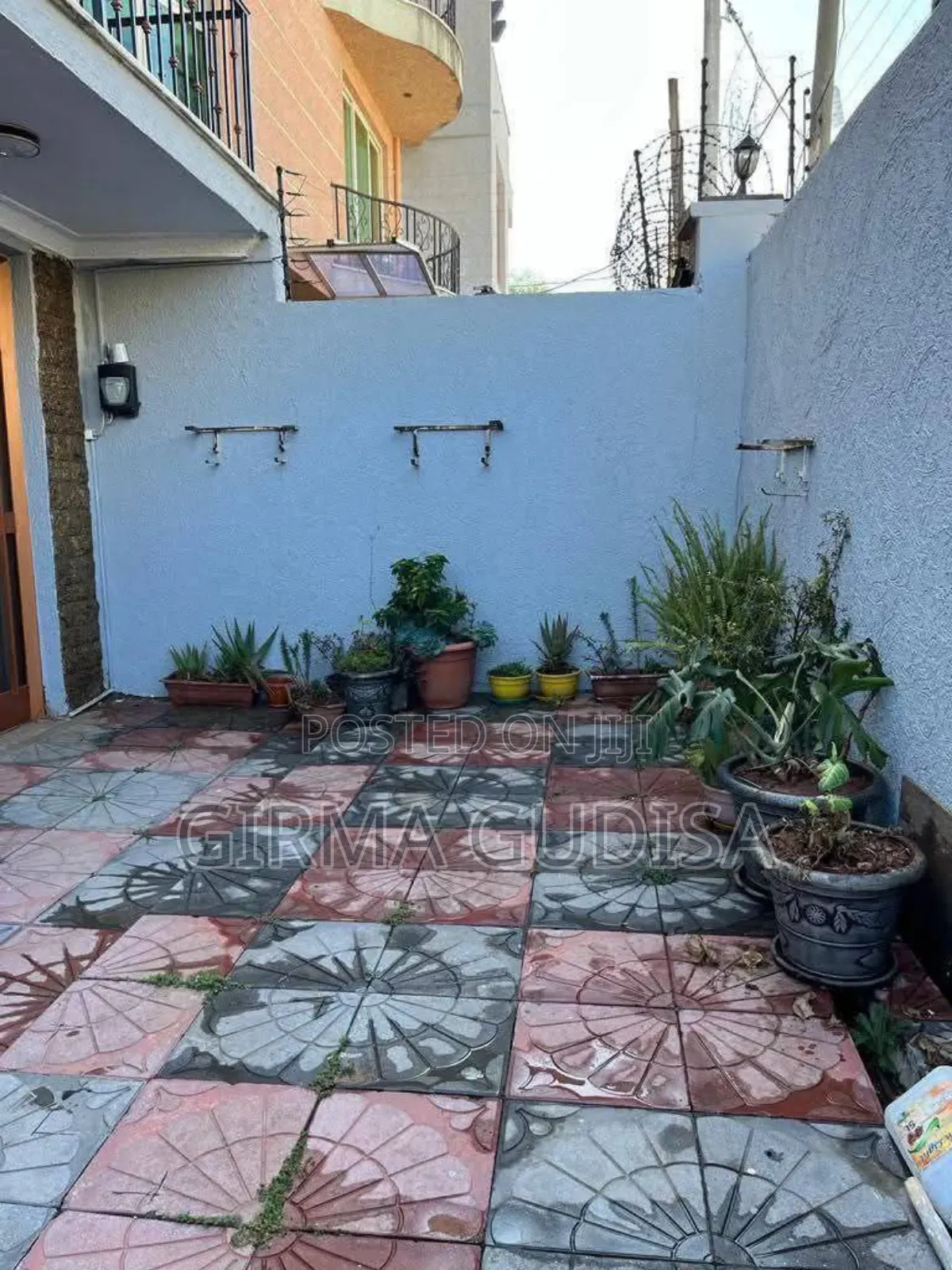 Furnished 5bdrm House in Cmc, Bole for sale