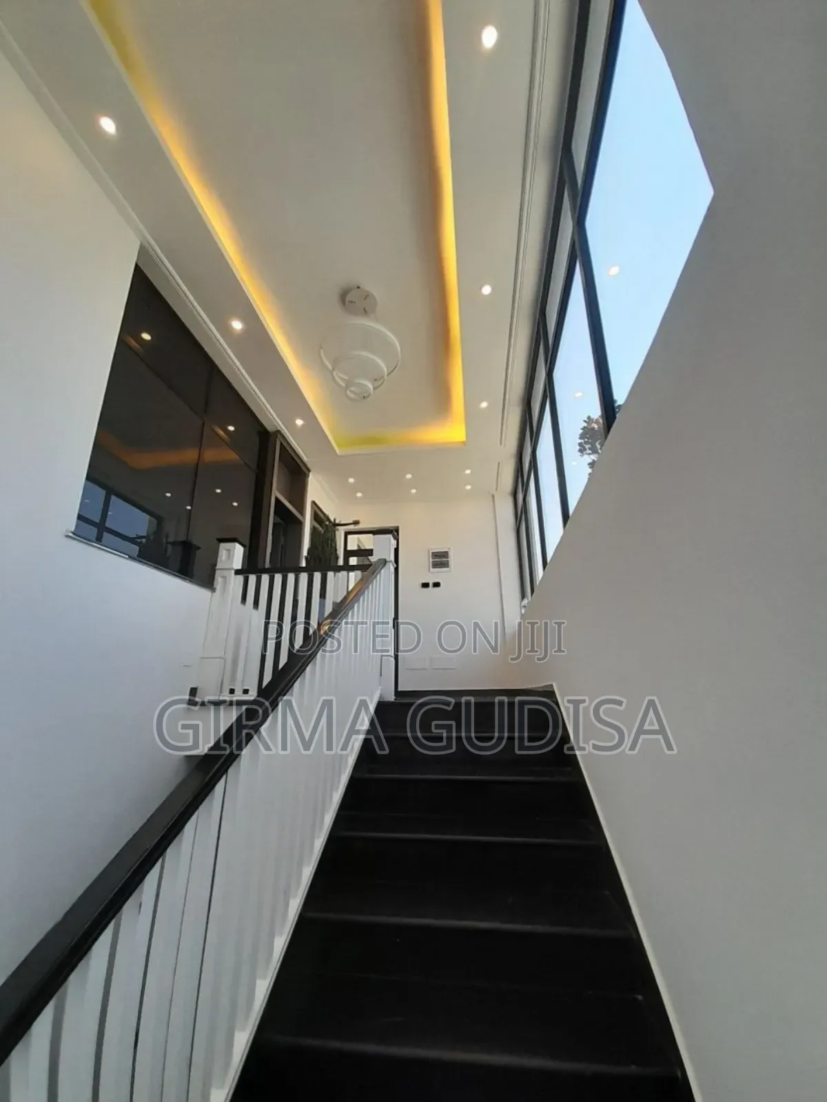 Furnished 10bdrm House in አያት አካባቢ, Bole for sale