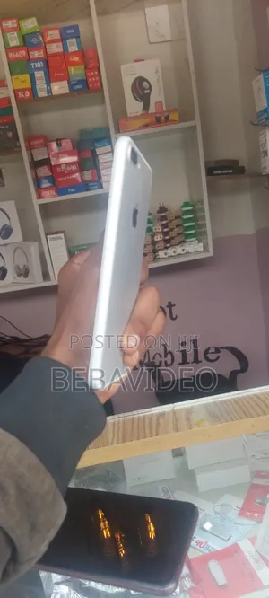 Photo - Apple iPhone 7 Plus 32 GB White