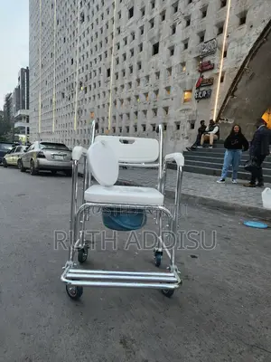 Commode Wheelchair蝨我wheelchair鳵近wheelchair較大wheelchair夾帶wheelchair New