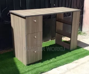 Photo - Reading Teble