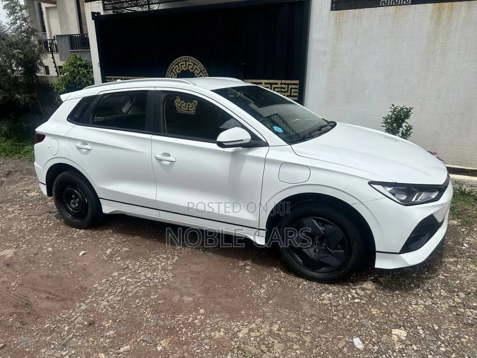 BYD E2 43 kWh 94 hp FWD 2024 Ivory