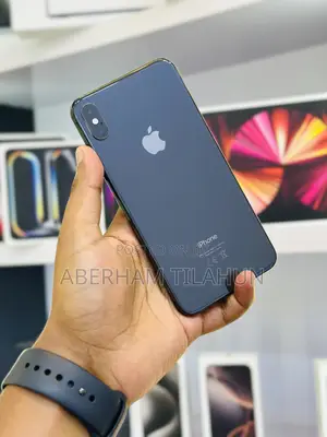 Photo - Apple iPhone XS Max 512 GB Black