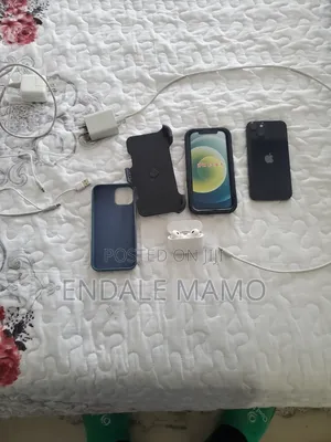 Photo - New Apple iPhone 13 256 GB Black