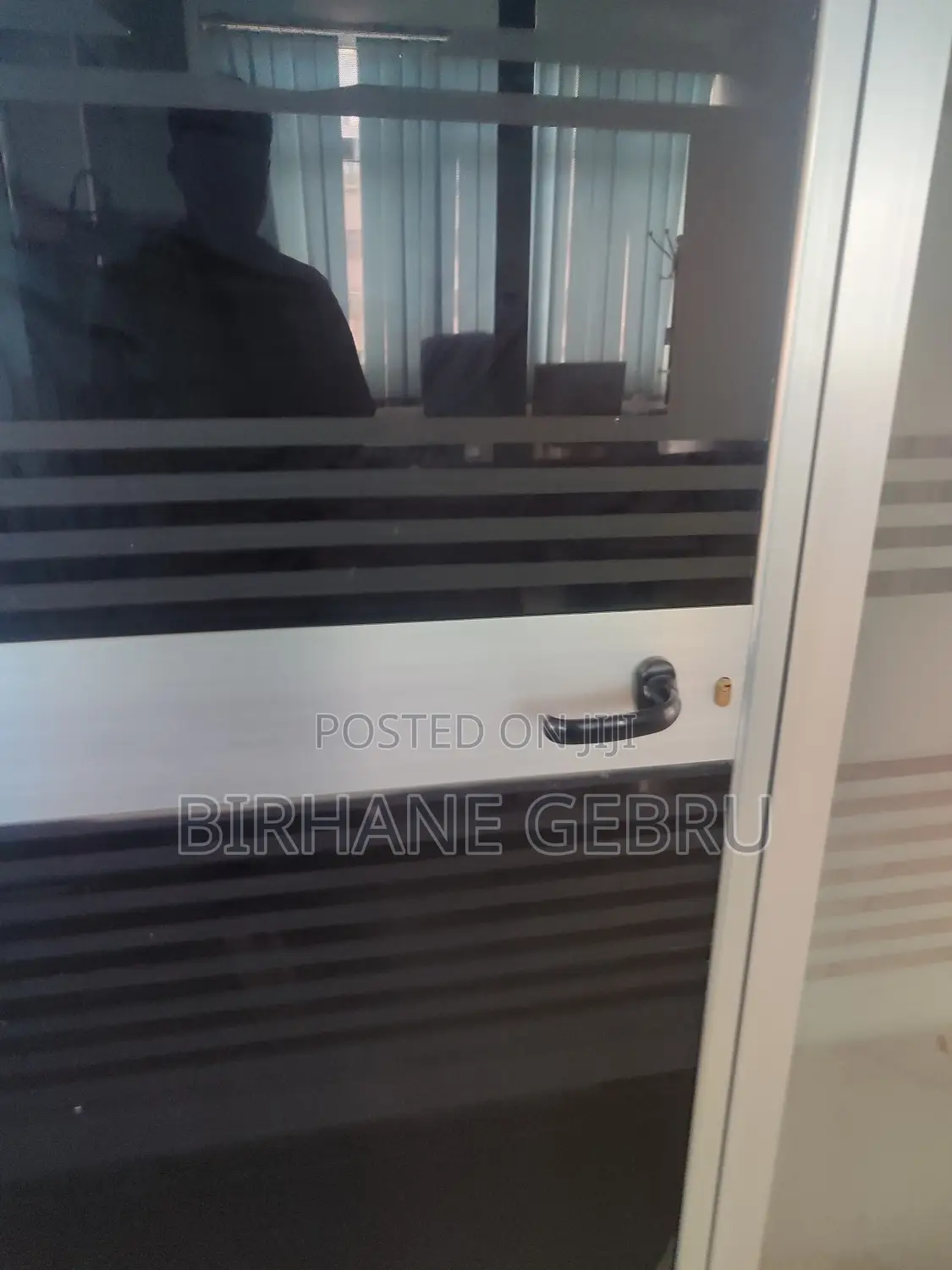 Shop Rent for Nail Art .Makeup Beauity Female Salon Office and Other