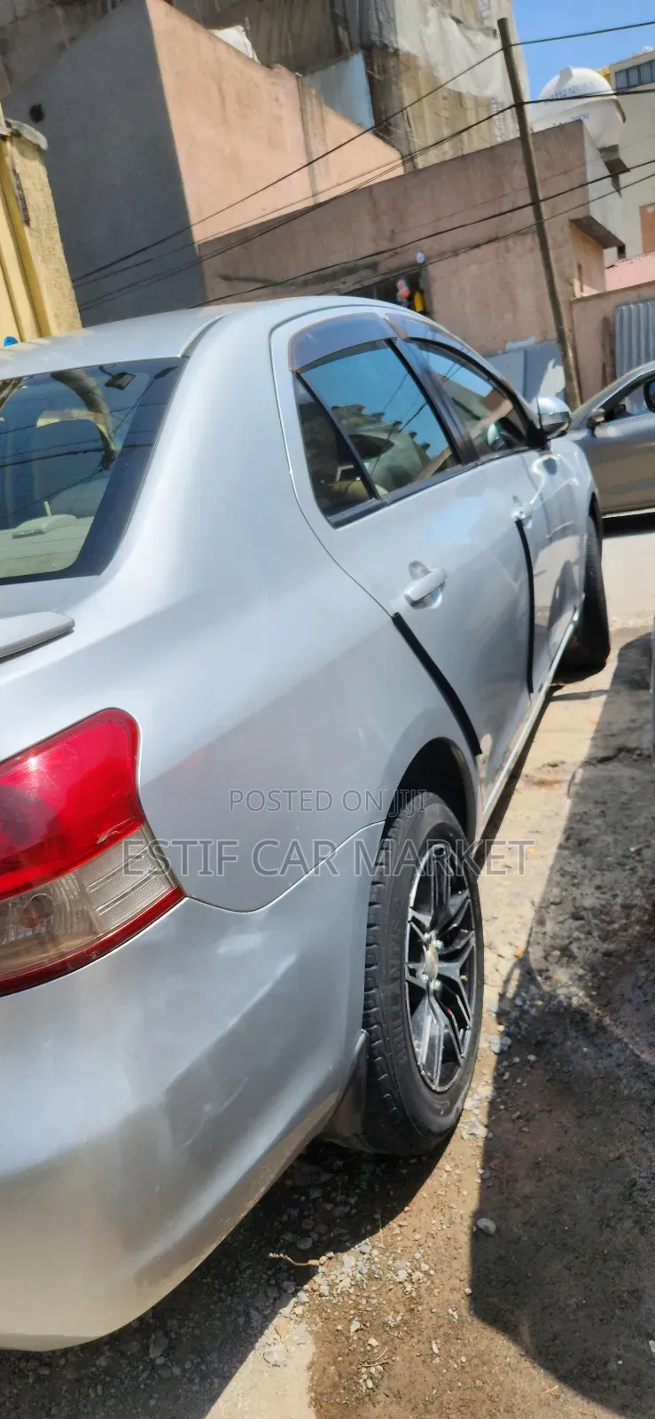 Toyota Yaris Base Sedan 4dr 2010 Silver