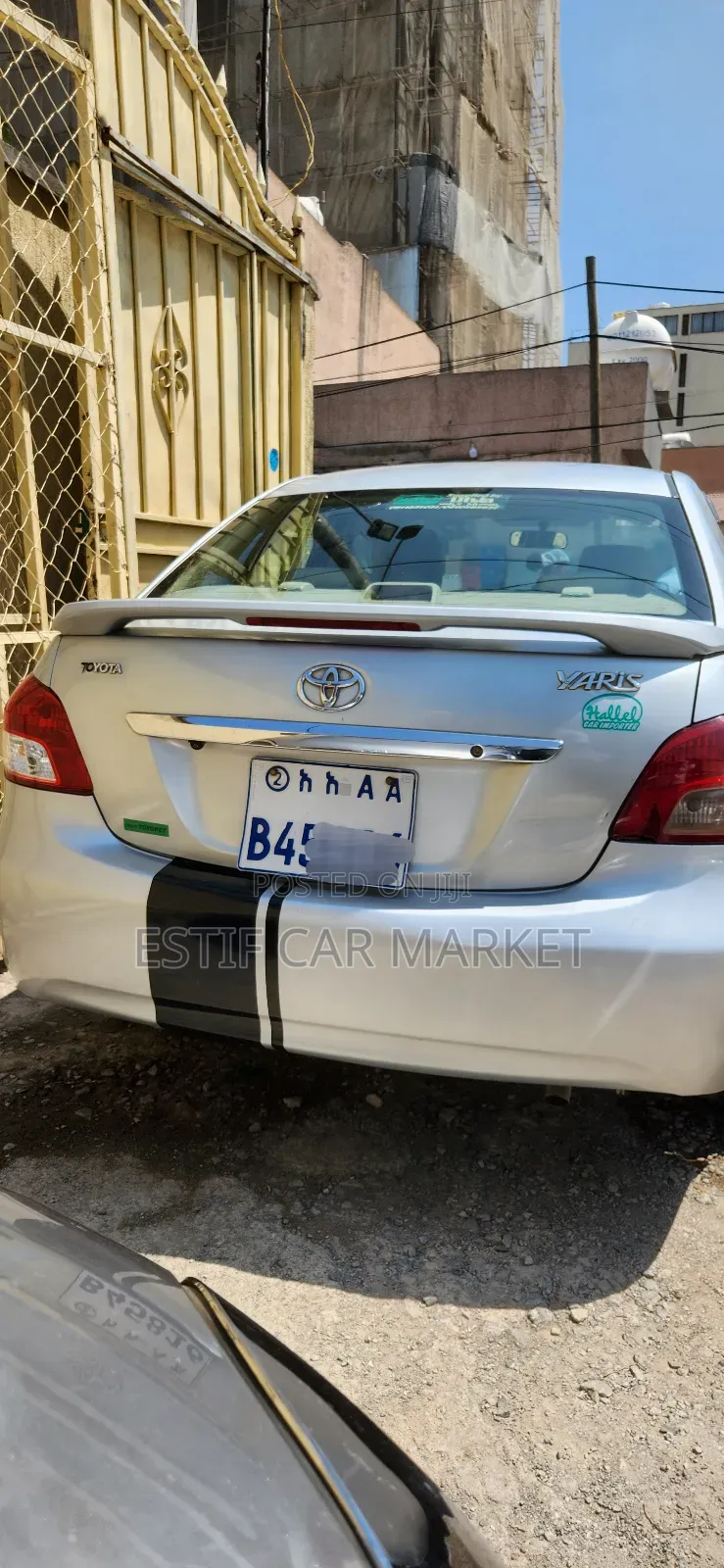 Toyota Yaris Base Sedan 4dr 2010 Silver