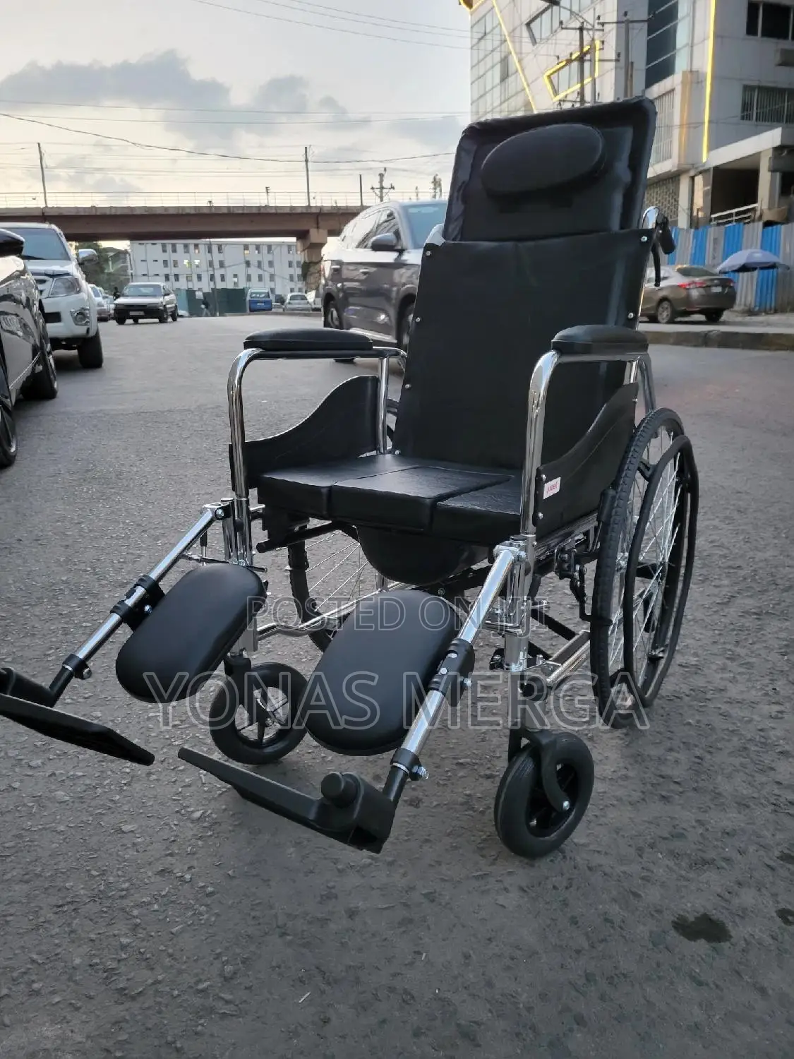Toilet Wheelchair鮪脊it Serves as Both a Commode a Shower Chair.