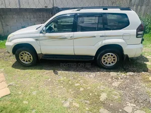 Photo - Toyota Land Cruiser Prado 3.0 D-4D 5dr 2005 White