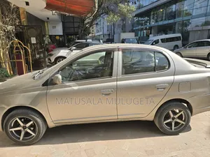 Photo - Toyota Platz 2005 Gold