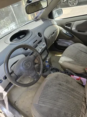 Toyota Platz 2005 Gold