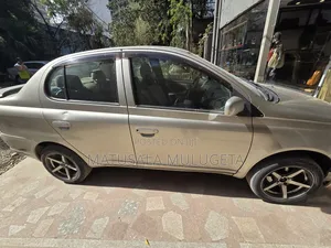 Toyota Platz 2005 Gold