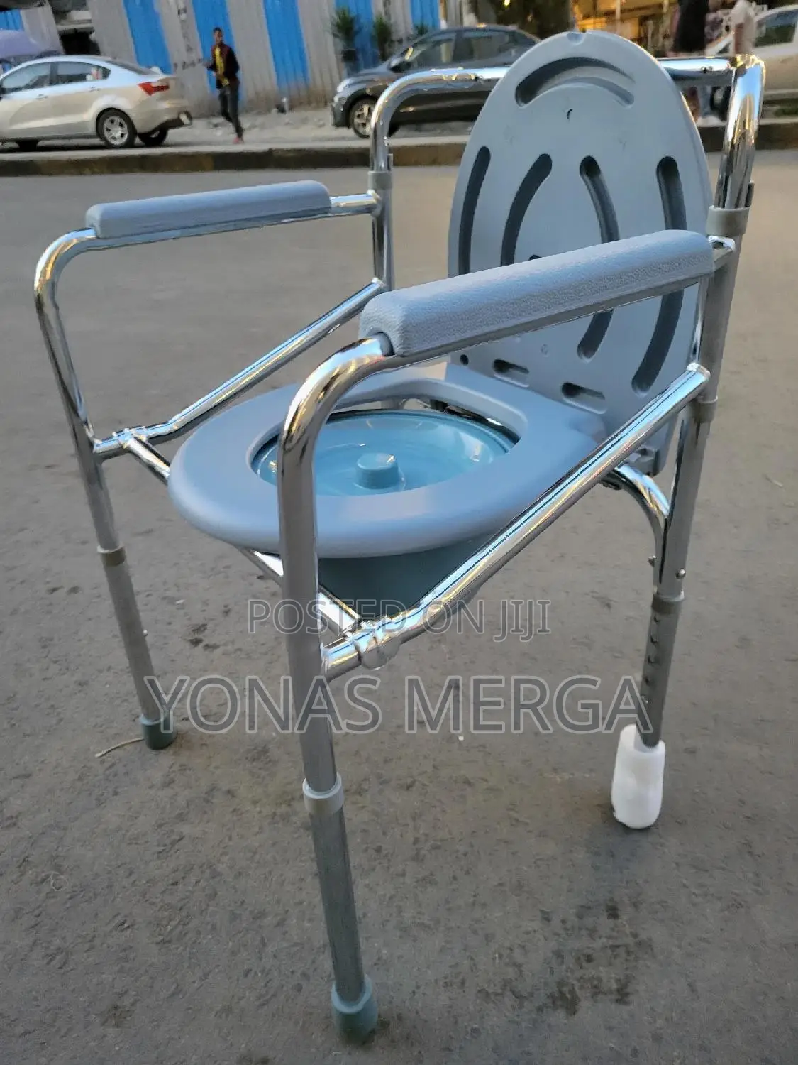 Toilet Chair嶮昍commode/Stability That Can Hold Up to 150 KGS of Weight.