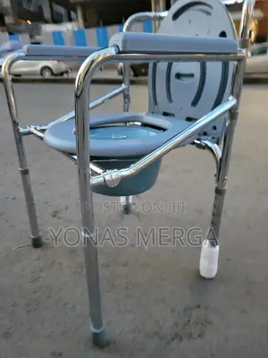 Photo - Toilet Chair耳昀commode Chair爭陰maximum Comfort and Efficiency