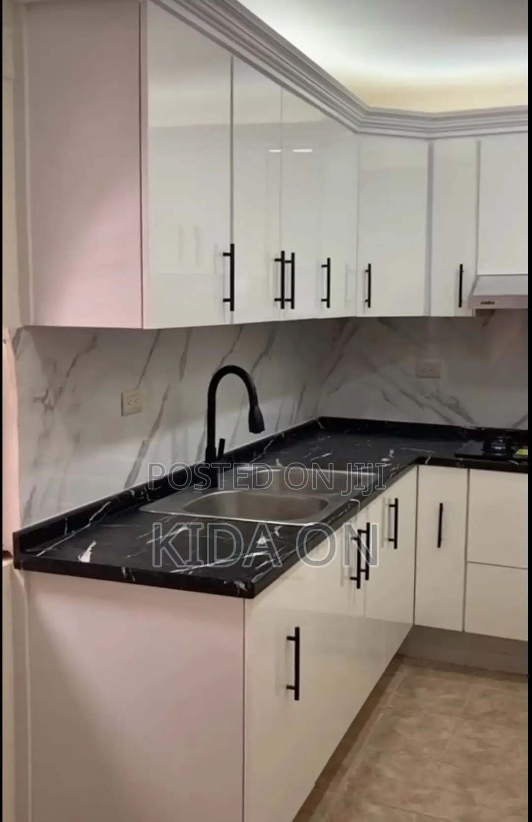 ግድግዳ ላይ ለሚገጠሙ ኪችኖች