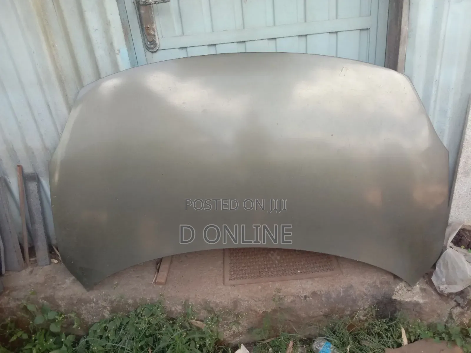 የዲዛየር ኮፈን ያገለገለ