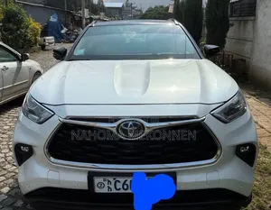 Photo - Toyota Highlander Hybrid 2024 White