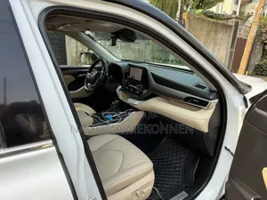 Toyota Highlander Hybrid 2024 White